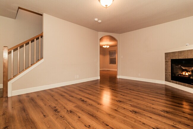 Foto del edificio - Wonderful 3-Bedroom,  2.5-Bath Home With Beautiful Primary Suite