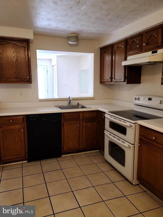 Building Photo - 1005 Staghorn Ave