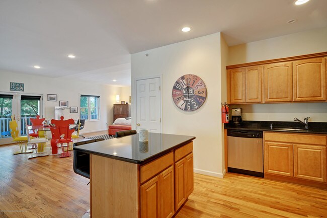 Building Photo - 505 Summerfield Ave