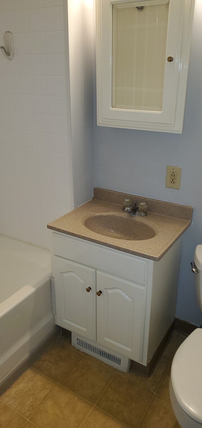 Baño - 908 Tulip St