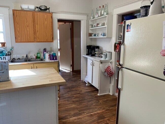 Foto del edificio - Fenced-in Yard + Washer & Dryer + Off-Stre...