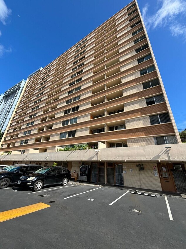 Foto principal - 801 Ala Nioi Pl. #404 - Lakeview Royal Con...