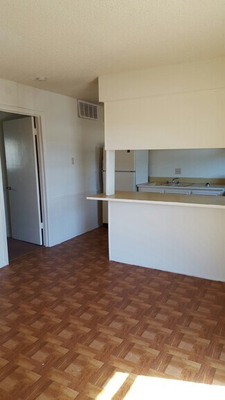 Building Photo - 1725 Sanger Ave