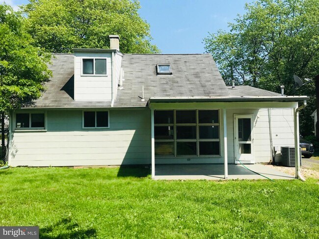 Building Photo - 173 Fieldboro Dr