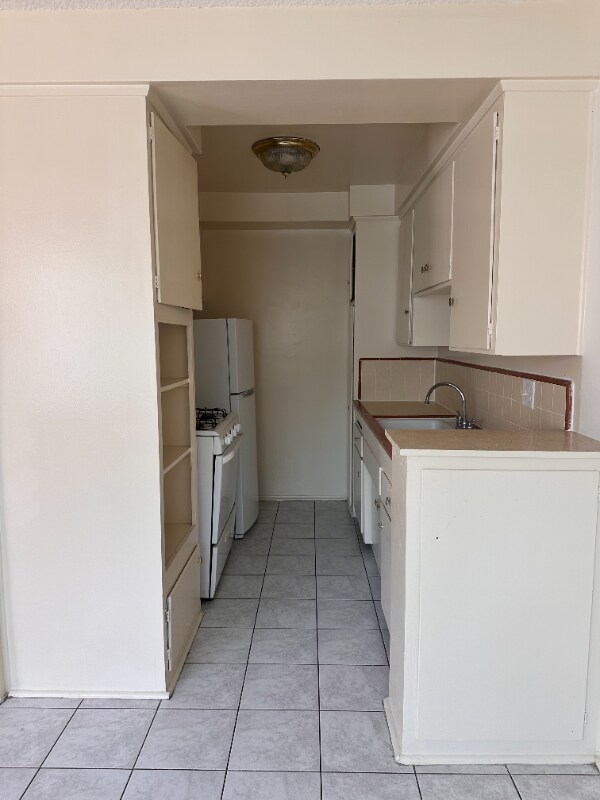 Building Photo - 707 N Genesee Ave