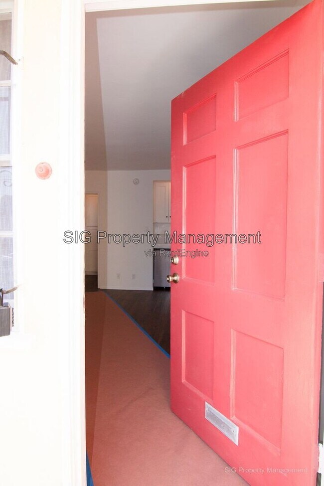 Foto del edificio - 4371 Sunset Dr