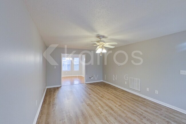 Foto del edificio - 516 22nd Ln NE