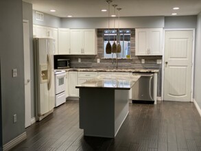 Building Photo - 3331 W Del Monico Ln