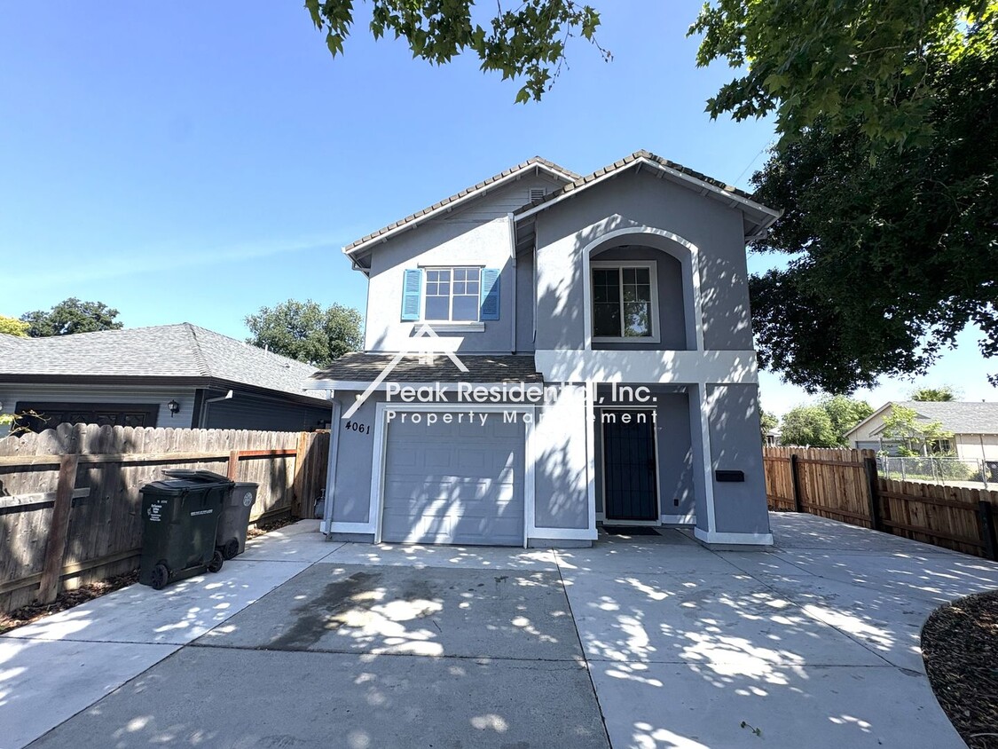 Great 4 Bd/2.5Ba Duplex with 1 Car Garage! - Great 4 Bd/2.5Ba Duplex with 1 Car Garage!