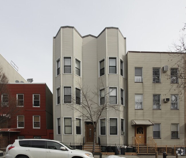 Building Photo - 704 Leonard St
