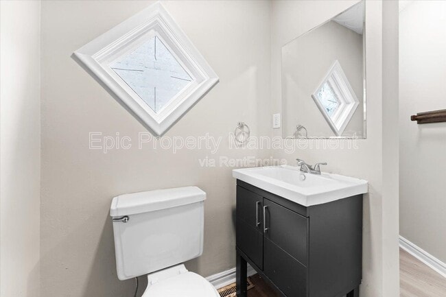 Building Photo - 647 Elm St
