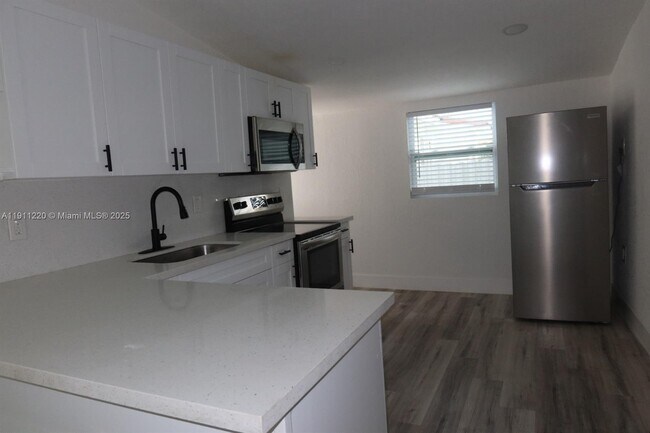 Foto del edificio - 1062 NW 25th St