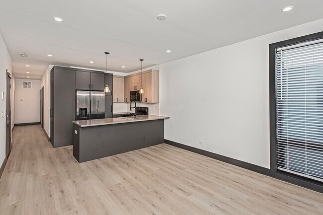 Building Photo - 6500 S Ingleside Ave