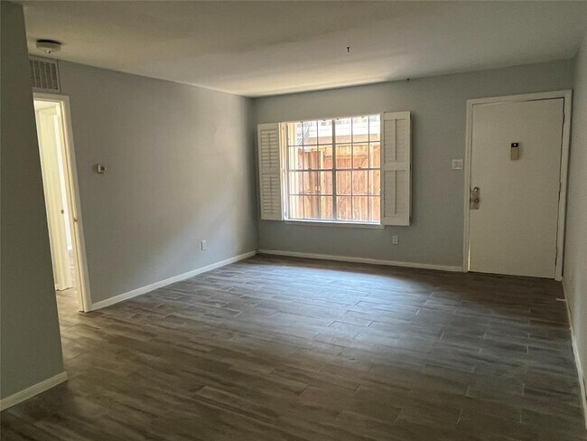 Building Photo - 1223 Augusta Dr