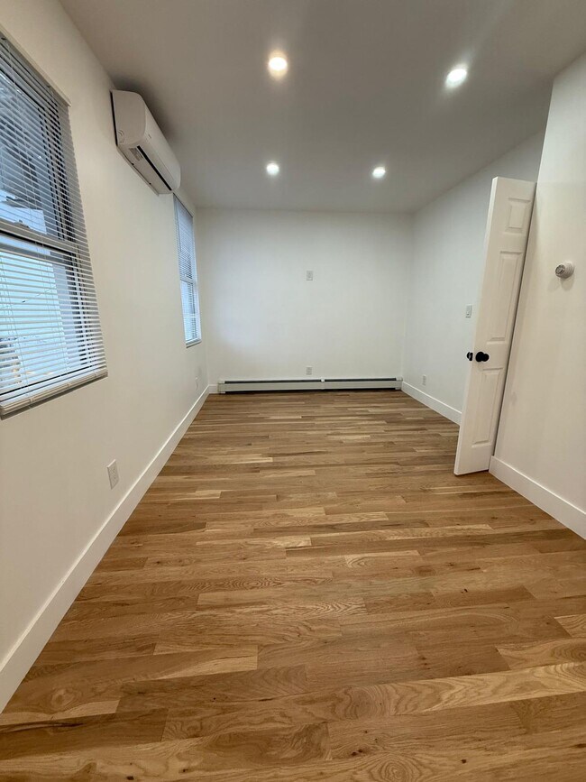 Foto del edificio - 9717 101st St