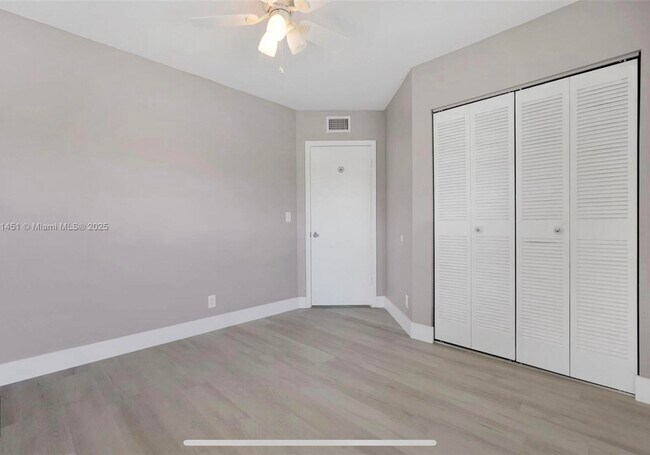 Building Photo - 9849 Three Lakes Cir