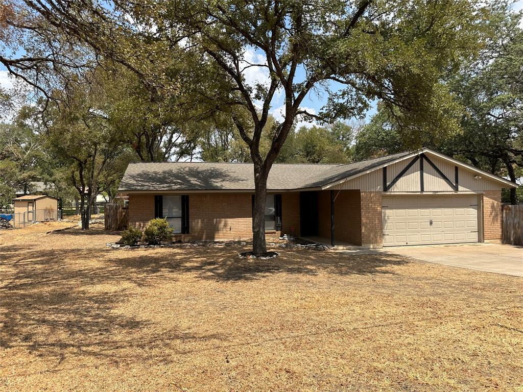 Primary Photo - 1009 Serenada Dr