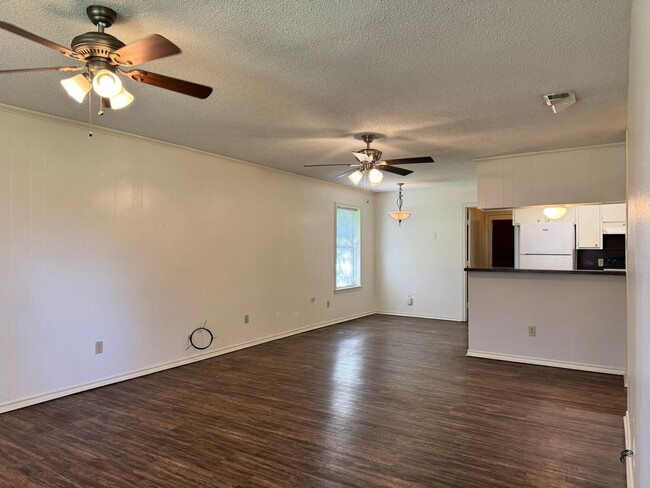 Building Photo - 3244 Stoneridge Dr