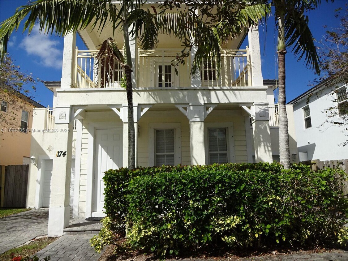 Foto principal - 174 NE 32nd Terrace