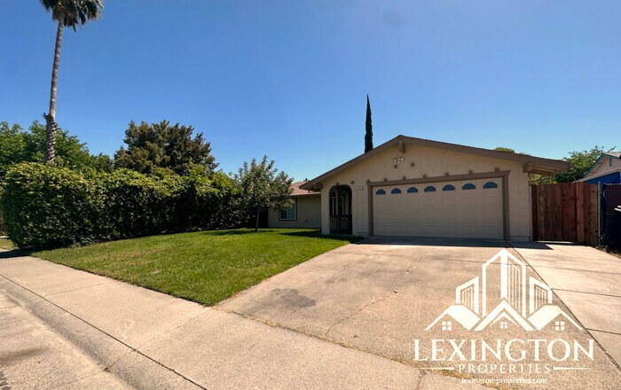 Primary Photo - Elegant, 4BD/2BA Home available in North H...