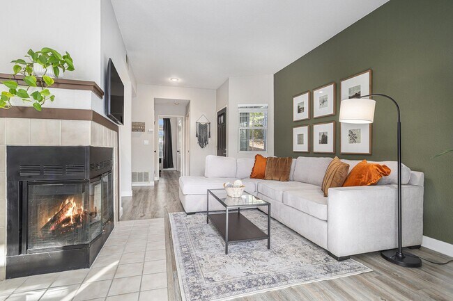 Foto del edificio - CANYON MEADOWS - Pleasanton's highly desired hidden gem complex...