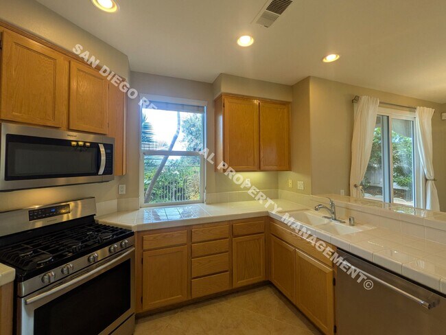 Foto del edificio - Exquisite Townhome with Panoramic Views in...