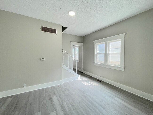 Foto del edificio - Large 3 bedroom home