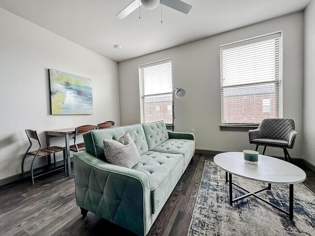 Building Photo - 111 E 4th St