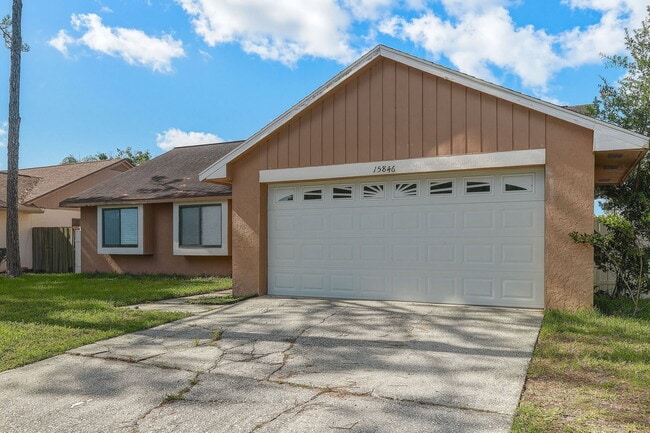 Building Photo - 15846 Country Lake Dr