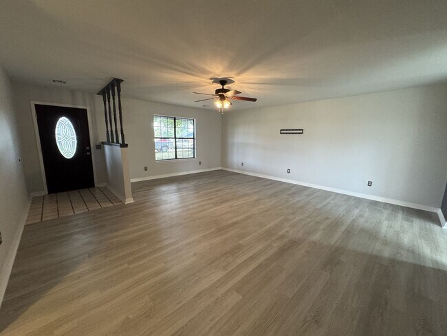 Building Photo - Beautiful home, newly updated near schools