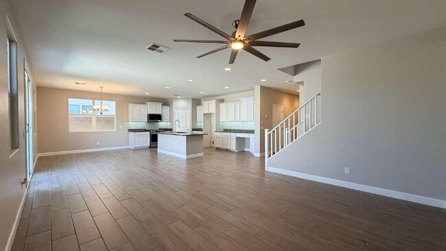 Building Photo - 612 Hazelnut Ln