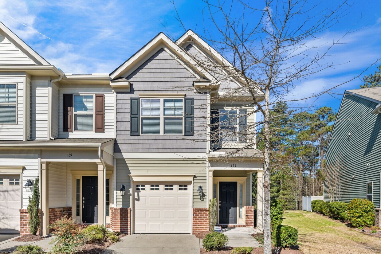 Foto principal - Lovely 3-bedroom End-Unit Townhome in Durham!