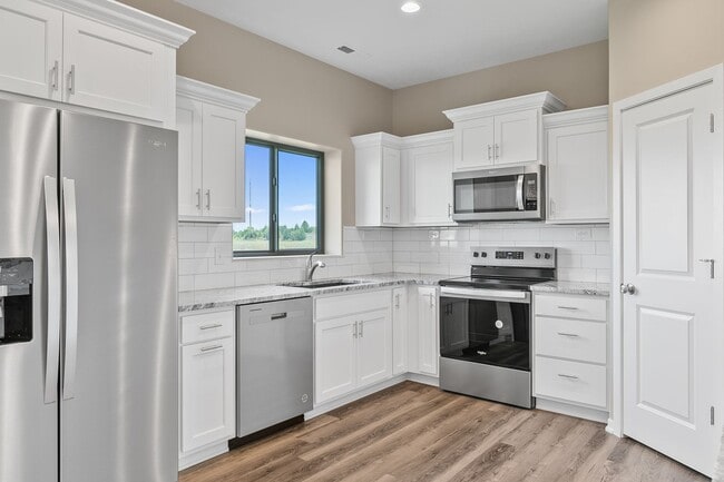 Foto del edificio - LIKE NEW  3 bed 2 1/2 bath townhouse NW Lincoln