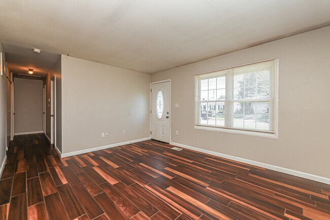 Building Photo - 1240 Berwald Dr