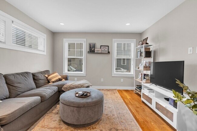Foto del edificio - 530 E 3rd St