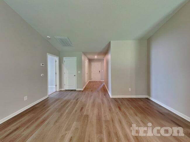 Building Photo - 145 Bounding Ln