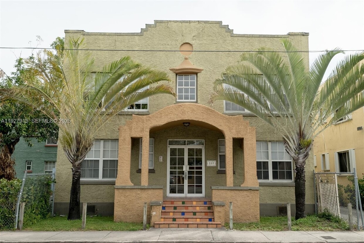 Foto principal - 237 NW 10th Ave