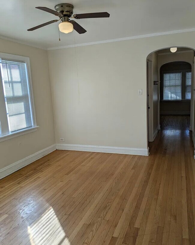 Foto del edificio - 10415 S Vernon Ave