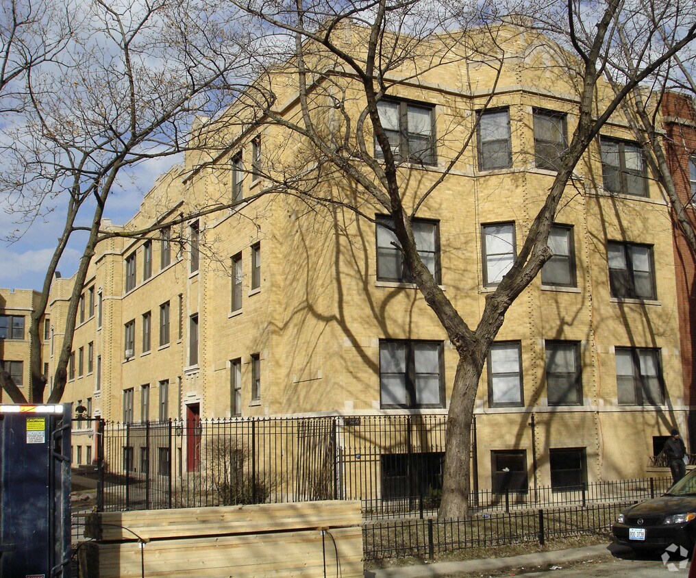 Building Photo - 1354 W Estes Ave
