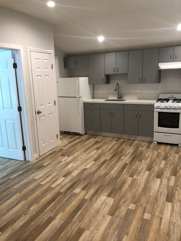 Foto principal - 7757 Glassport Ave