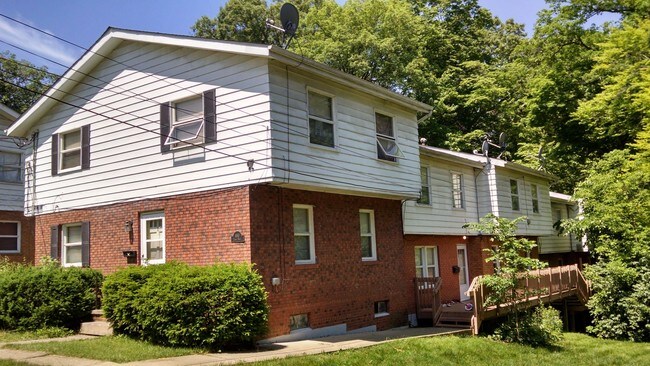 Building Photo - 470-480 Zahn Dr