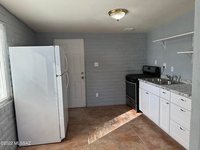 Foto del edificio - 5737 E 24th St