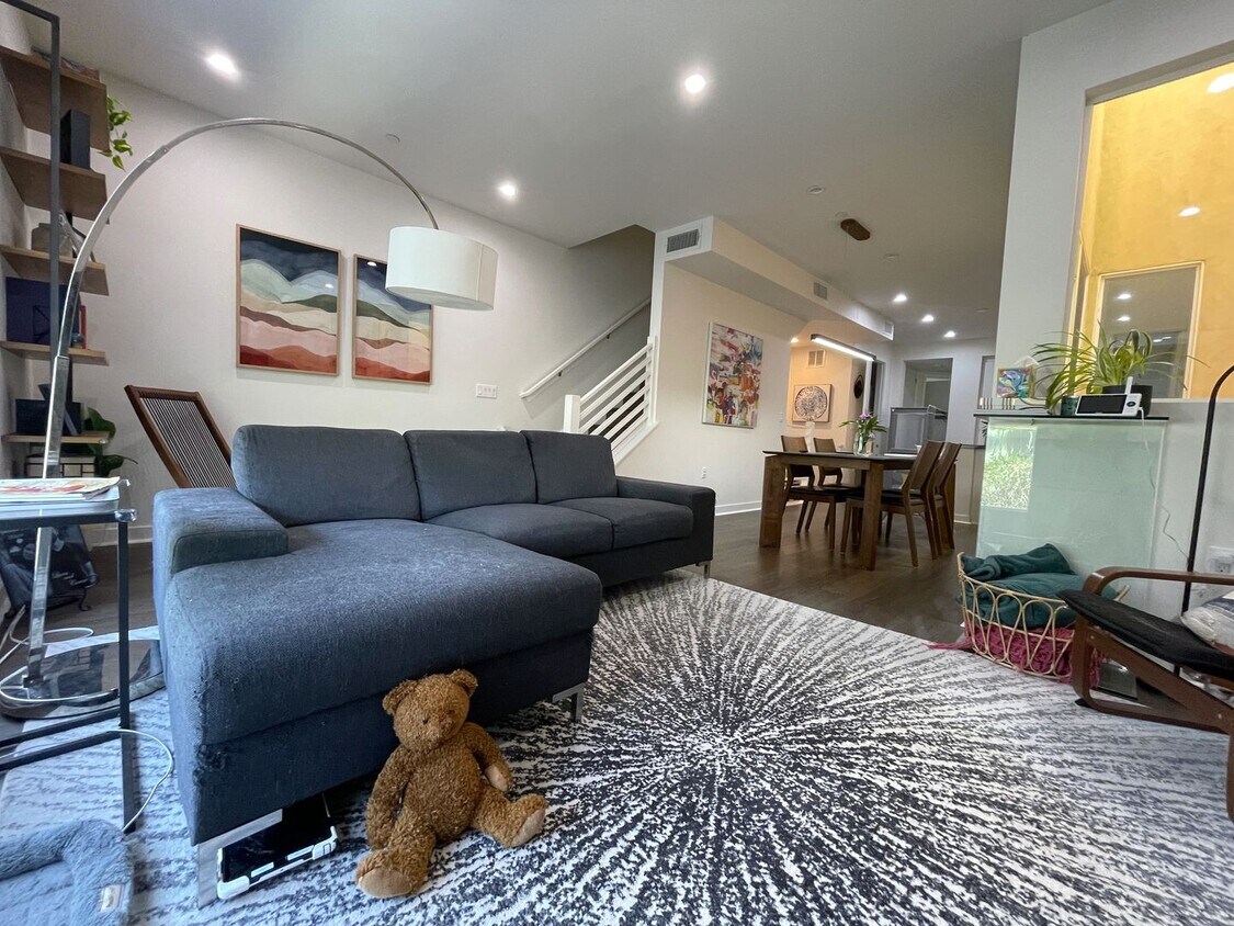 Primary Photo - Modern Luxury Living: Stunning 3-Bedroom H...