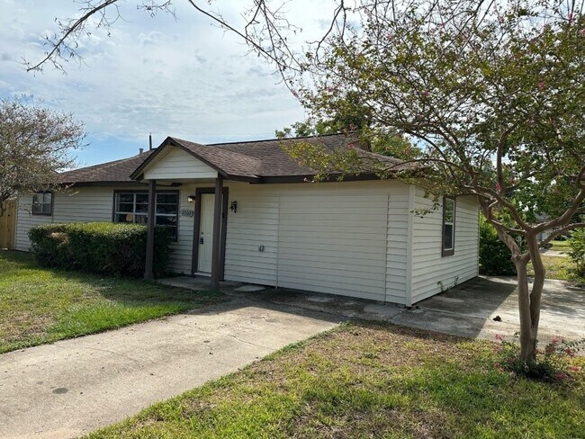 Foto del edificio - 2502 Kingsdale Dr