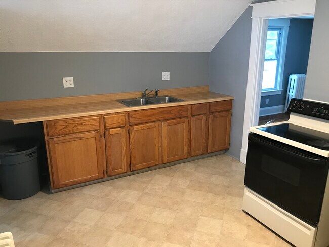 Kitchen - 12 Hazelwood Ter