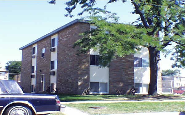 Primary Photo - 8851 N Cumberland Ave