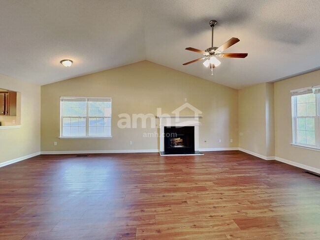 Foto del edificio - 7209 Cedar Forest Dr