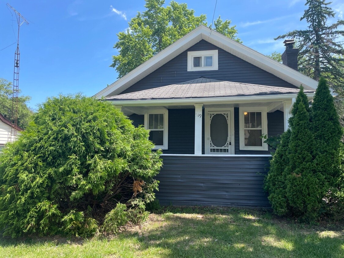 Primary Photo - 519 N Johnston Ave