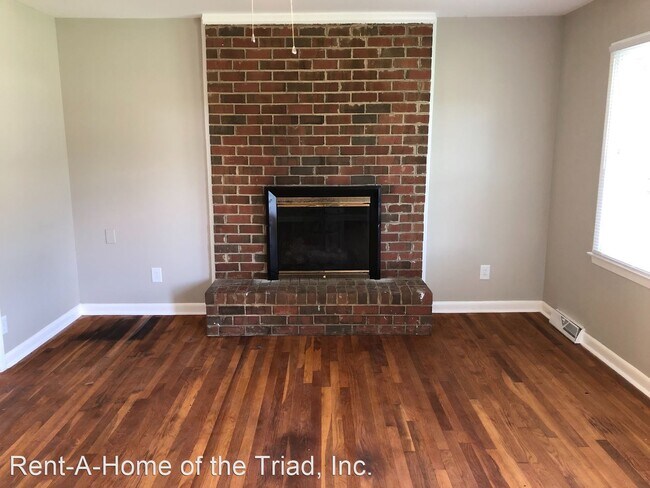 Building Photo - 3 br, 2 bath House - 1802 Eastwood Court