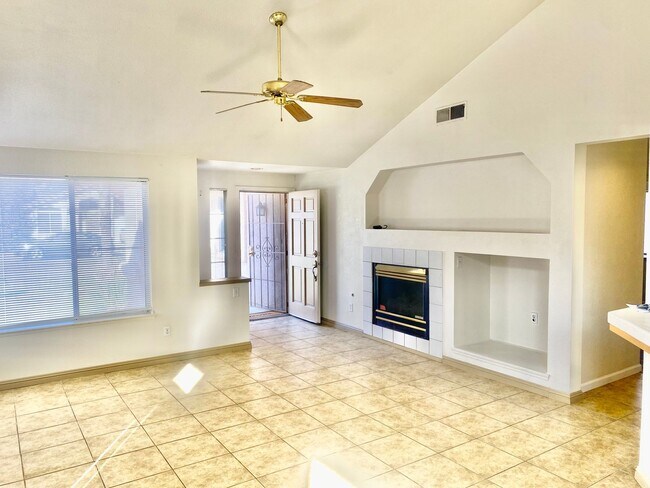 Building Photo - Great 3/2 bath home in Northwest Fresno